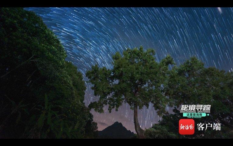 今年爸爸的岁数是小明的7倍，5年后爸爸比小明大30岁，5年后爸爸和小明各几岁